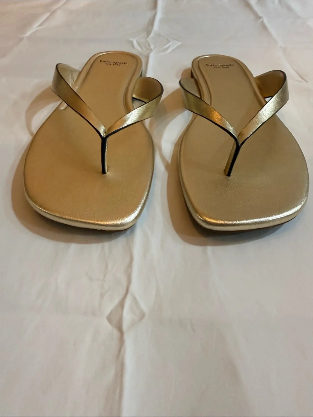 NWOT Kate Spade gold metallic thong sandals - Women's